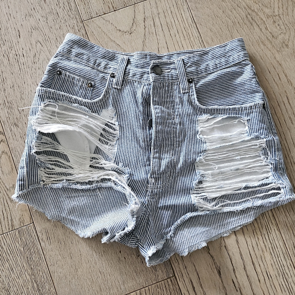 Carmar Ladies  Pinstripe Distressed Ultra Short Denim Jean Short Sz 26